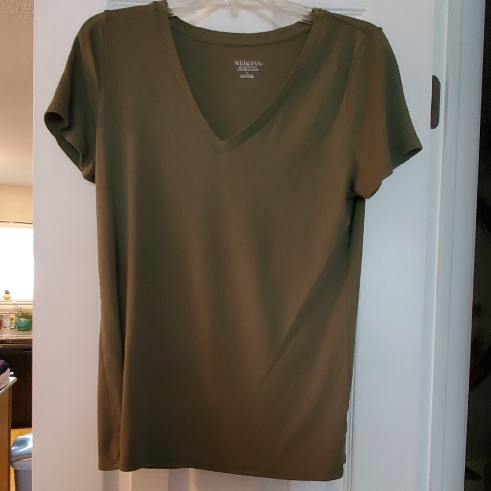 Plain army green tee